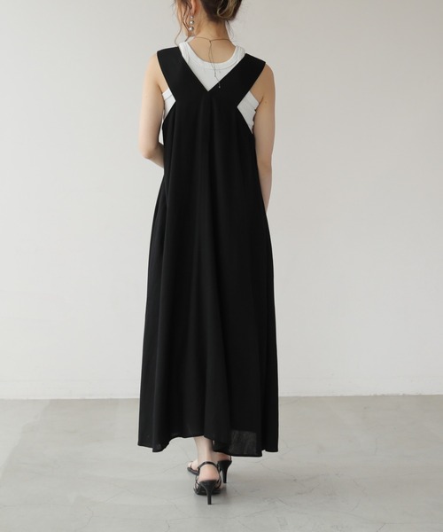 frames RAY CASSIN（フレームスレイカズン）の「WEB限定 前後2WAYリネンブレンド深Vマキシワンピース（ジャンパースカート・レディース・ブラック/グレイッシュベージュ・FREE）」の10枚目の写真