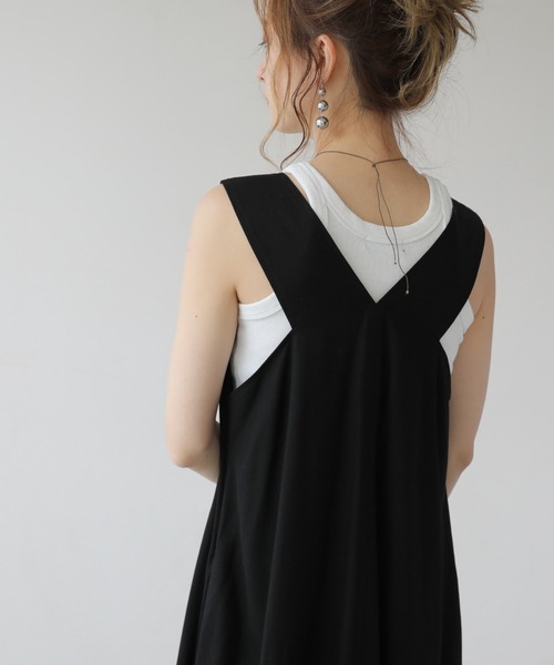 frames RAY CASSIN（フレームスレイカズン）の「WEB限定 前後2WAYリネンブレンド深Vマキシワンピース（ジャンパースカート・レディース・ブラック/グレイッシュベージュ・FREE）」の22枚目の写真
