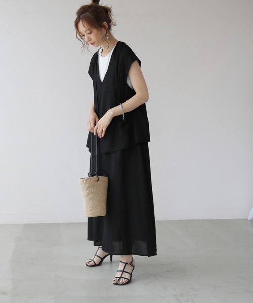frames RAY CASSIN（フレームスレイカズン）の「WEB限定 前後2WAYリネンブレンド深Vマキシワンピース（ジャンパースカート・レディース・ブラック/グレイッシュベージュ・FREE）」の4枚目の写真