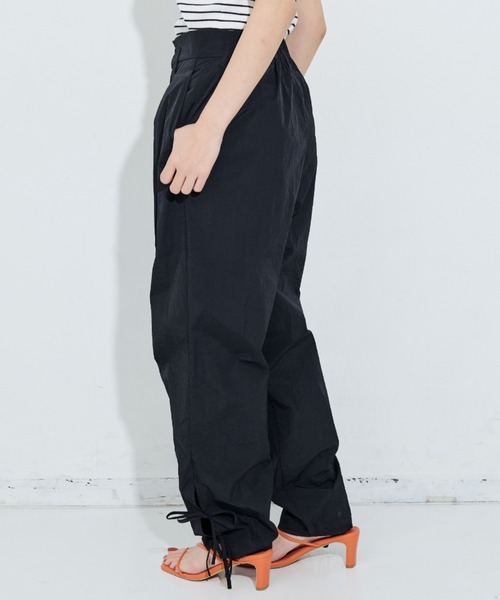 MERLOT(メルロー)の「サイドリボンナイロンパンツ(その他パンツ・レディース・ホワイト/ブラック・SMALL/FREE)」の9枚目の写真