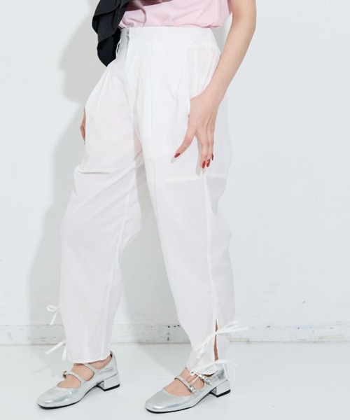 MERLOT(メルロー)の「サイドリボンナイロンパンツ(その他パンツ・レディース・ホワイト/ブラック・SMALL/FREE)」の5枚目の写真