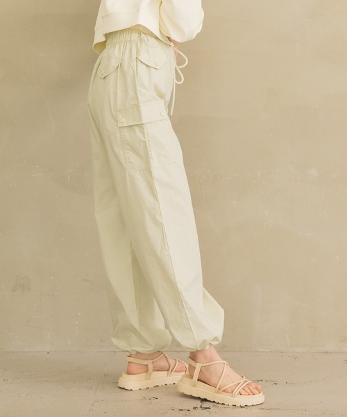 DAY CLOSET（デイ クローゼット）の「レディース ラフシルエットバルーンカーゴパンツ（カーゴパンツ・レディース・ピンク/アイボリー・S/M/L）」の5枚目の写真