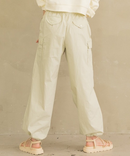 DAY CLOSET（デイ クローゼット）の「レディース ラフシルエットバルーンカーゴパンツ（カーゴパンツ・レディース・ピンク/アイボリー・S/M/L）」の6枚目の写真