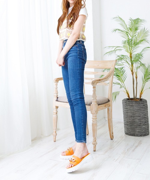 attagirl(アタガール)の「厚底チェーンモチーフミュールサンダル(サンダル・レディース・ホワイト/ブラック/オレンジ・LL/S/M/L)」の19枚目の写真