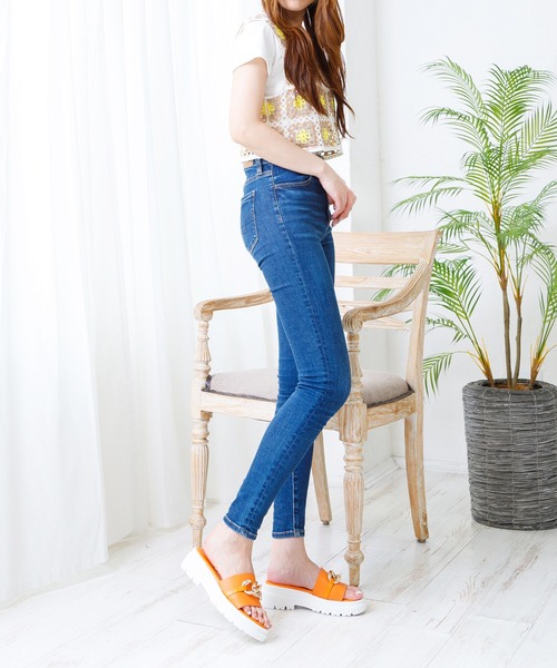 attagirl(アタガール)の「厚底チェーンモチーフミュールサンダル(サンダル・レディース・ホワイト/ブラック/オレンジ・LL/S/M/L)」の6枚目の写真