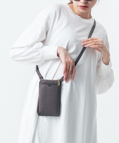 MURA(ムラ)の「フルグレイン シュリンクレザー L字ファスナー財布付き スマホショルダー(ショルダーバッグ・レディース・ライトグレー/チャコールグレー/ブラック/ダークブラウン/ピンク・FREE)」の4枚目の写真