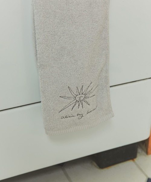 URBAN RESEARCH DOORS（アーバンリサーチドアーズ）の「DOORS LIVING PRODUCTS　Face Towel gray（タオル・レディース・ライトグレー・-）」の2枚目の写真