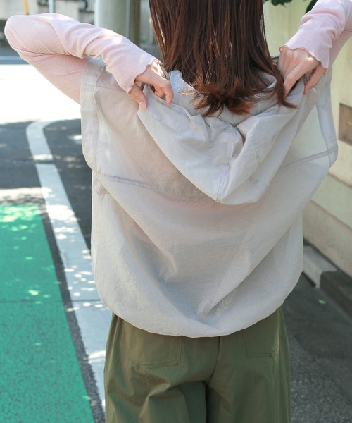 Crisp（クリスプ）の「2wayシアーアノラックフーディー（シャツ/ブラウス・レディース・ライトグレー/ベージュ・FREE）」の5枚目の写真