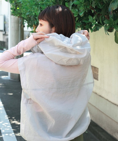 Crisp（クリスプ）の「2wayシアーアノラックフーディー（シャツ/ブラウス・レディース・ライトグレー/ベージュ・FREE）」の6枚目の写真