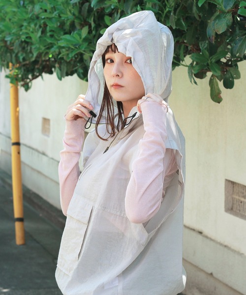 Crisp（クリスプ）の「2wayシアーアノラックフーディー（シャツ/ブラウス・レディース・ライトグレー/ベージュ・FREE）」の7枚目の写真