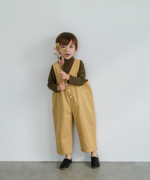 riziere（リジェール）の「配色ボタンのアシンメトリーサロペット（つなぎ/オールインワン・キッズ・カーキ/マスタード/アイボリー/モカ・120/90/110/100/130）」の14枚目の写真