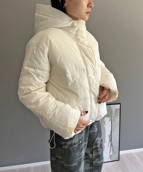 Jewelobe(ジュエローブ)の「ナイロンタッチシャカシャカフード中綿ブルゾン(ダウンジャケット/コート・レディース・グレー/ブラック/パープル/オフホワイト/イエロー・M/L)」の7枚目の写真
