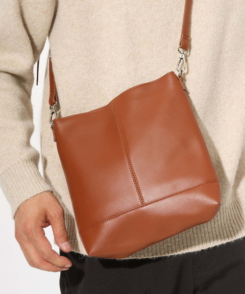 a.v.v(アーヴェヴェ)の「ショルダーバッグ【ドコデモBAGシリーズ】(ショルダーバッグ・メンズ・ブラック/アイボリー/サンドベージュ・46)」の5枚目の写真