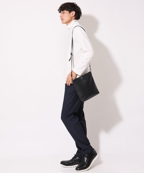 a.v.v(アーヴェヴェ)の「ショルダーバッグ【ドコデモBAGシリーズ】(ショルダーバッグ・メンズ・ブラック/アイボリー/サンドベージュ・46)」の6枚目の写真