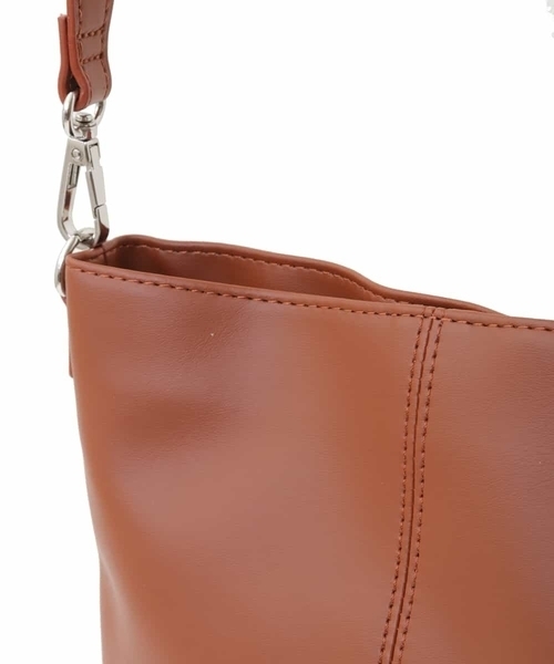 a.v.v(アーヴェヴェ)の「ショルダーバッグ【ドコデモBAGシリーズ】(ショルダーバッグ・メンズ・ブラック/アイボリー/サンドベージュ・46)」の11枚目の写真