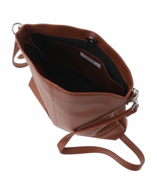 a.v.v(アーヴェヴェ)の「ショルダーバッグ【ドコデモBAGシリーズ】(ショルダーバッグ・メンズ・ブラック/アイボリー/サンドベージュ・46)」の14枚目の写真