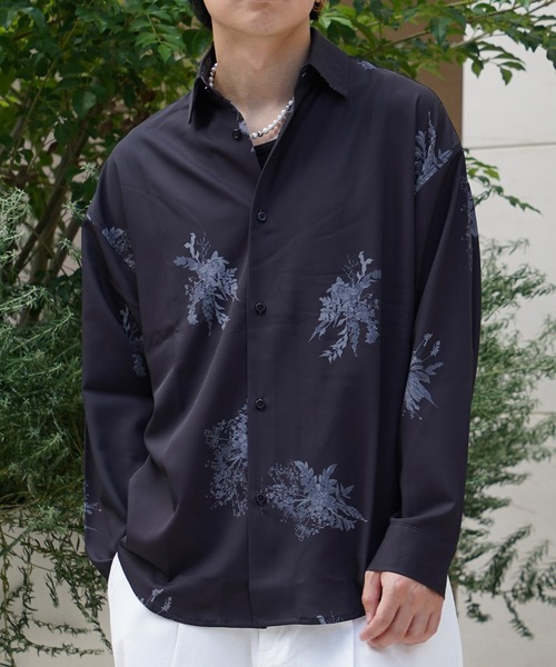 1111clothing(ワンフォークロージング)の「フラワー柄 シルキータッチ ルーズシャツ / Flower Pattern Silky Touch Loose Shirt(シャツ/ブラウス・メンズ・ブラック×グレー/ブラック×ブルー/ホワイト×グレー/ホワイト×ブルー・L/M)」の1枚目の写真