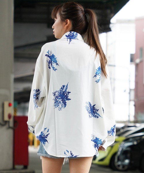 1111clothing(ワンフォークロージング)の「フラワー柄 シルキータッチ ルーズシャツ / Flower Pattern Silky Touch Loose Shirt(シャツ/ブラウス・メンズ・ブラック×グレー/ブラック×ブルー/ホワイト×グレー/ホワイト×ブルー・L/M)」の9枚目の写真