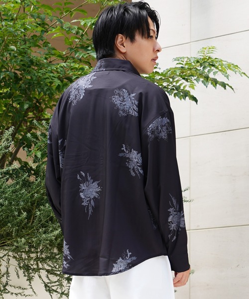 1111clothing(ワンフォークロージング)の「フラワー柄 シルキータッチ ルーズシャツ / Flower Pattern Silky Touch Loose Shirt(シャツ/ブラウス・メンズ・ブラック×グレー/ブラック×ブルー/ホワイト×グレー/ホワイト×ブルー・L/M)」の20枚目の写真