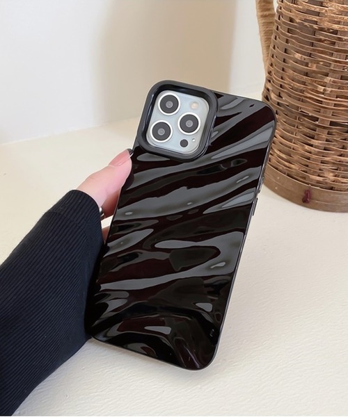 ADPOSION（アドポーション）の「韓国風 ウェーブデザイン iPhoneカバー アイフォンケース（スマホケース/カバー・レディース・アイボリー/シルバー/ブラック・iPhone 13 Pro Max/iPhone 13/iPhone 14/iPhone 14 Pro/iPhone 13 Pro/iPhone 14 Plus/iPhone 14 Pro Max）」の3枚目の写真