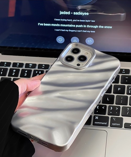 ADPOSION（アドポーション）の「韓国風 ウェーブデザイン iPhoneカバー アイフォンケース（スマホケース/カバー・レディース・アイボリー/シルバー/ブラック・iPhone 13 Pro Max/iPhone 13/iPhone 14/iPhone 14 Pro/iPhone 13 Pro/iPhone 14 Plus/iPhone 14 Pro Max）」の9枚目の写真