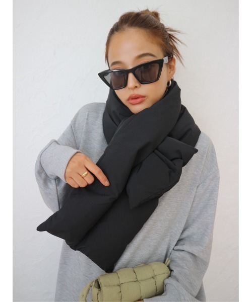 TRUNC（トランクエイティーエイト）の「Volume Padded Stole（マフラー・レディース・ブラック/アイボリー・FREE）」の8枚目の写真