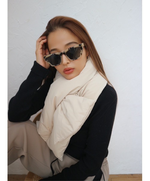 TRUNC（トランクエイティーエイト）の「Volume Padded Stole（マフラー・レディース・ブラック/アイボリー・FREE）」の6枚目の写真