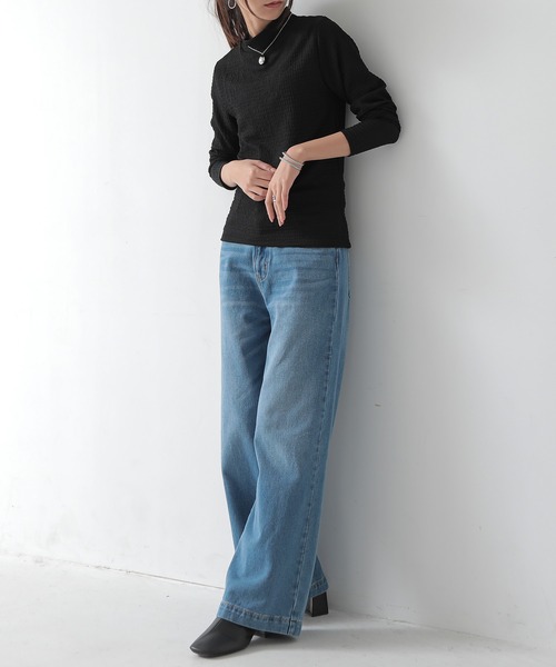 and it_(アンドイット)の「カットシャーリングハイネック長袖Tシャツ(Tシャツ/カットソー・レディース・ブラック/アイボリー・M)」の3枚目の写真