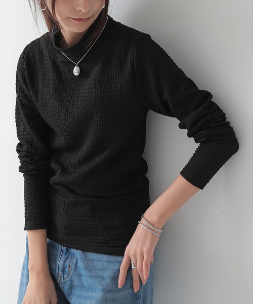 and it_(アンドイット)の「カットシャーリングハイネック長袖Tシャツ(Tシャツ/カットソー・レディース・ブラック/アイボリー・M)」の4枚目の写真