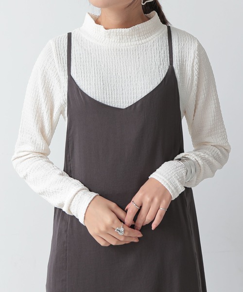 and it_(アンドイット)の「カットシャーリングハイネック長袖Tシャツ(Tシャツ/カットソー・レディース・ブラック/アイボリー・M)」の6枚目の写真