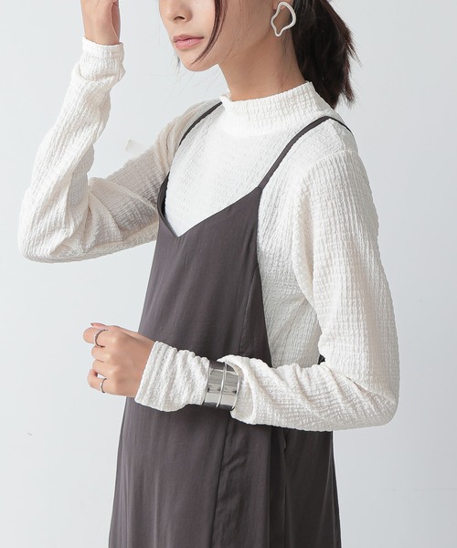 and it_(アンドイット)の「カットシャーリングハイネック長袖Tシャツ(Tシャツ/カットソー・レディース・ブラック/アイボリー・M)」の8枚目の写真