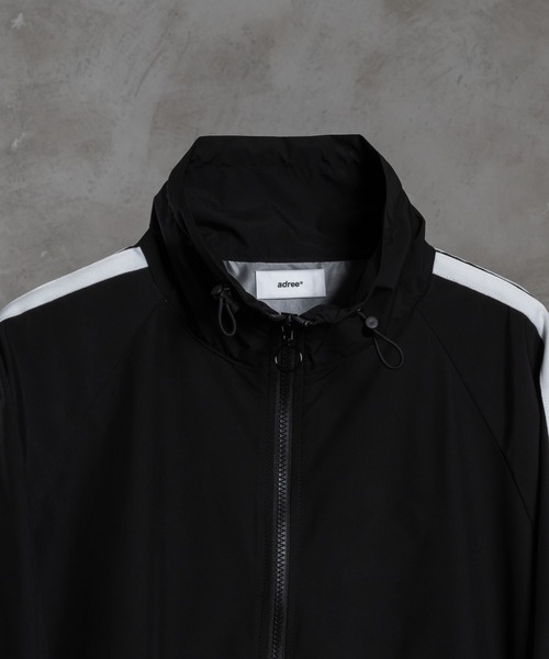 adree(アドリー)の「double line logo sleeve blouson/ダブルロゴスリーブブルゾン(ナイロンジャケット・レディース・ブラック/ホワイト・FREE)」の16枚目の写真