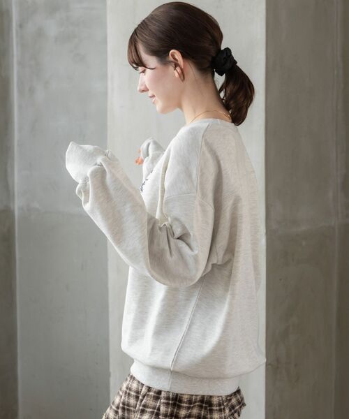 RETRO GIRL（レトロガール）の「BIG刺繍トレーナー（スウェット・レディース・レッド/ホワイト系その他/チャコールグレー・FREE）」の5枚目の写真