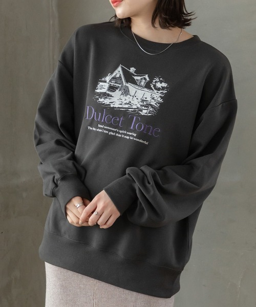 RETRO GIRL（レトロガール）の「BIG刺繍トレーナー（スウェット・レディース・レッド/ホワイト系その他/チャコールグレー・FREE）」の2枚目の写真