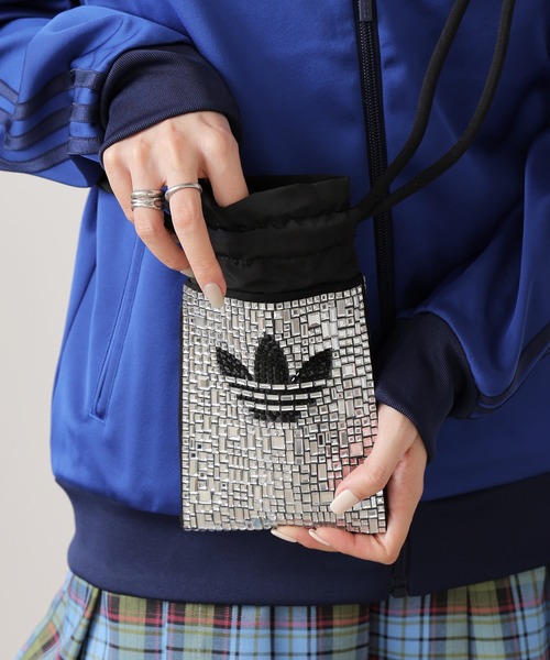 adidas(アディダス)の「adidas/アディダス ラインストーンポーチ ショルダーバッグ(ショルダーバッグ・レディース・シルバー・FREE)」の1枚目の写真