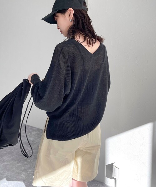 fredy emue(フレディエミュ)の「リネン100% 2WAY プルオーバーニット(ニット/セーター・レディース・オフホワイト/ブルー/チャコールグレー/ホワイト系その他・38)」の3枚目の写真