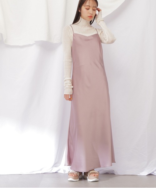 JILL by JILL STUART(ジルバイジルスチュアート)の「【eS】サテンナローキャミワンピース(ワンピース・レディース・ピンク/ブラック・FREE)」の3枚目の写真