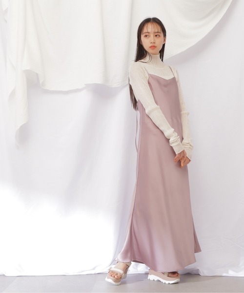 JILL by JILL STUART(ジルバイジルスチュアート)の「【eS】サテンナローキャミワンピース(ワンピース・レディース・ピンク/ブラック・FREE)」の4枚目の写真
