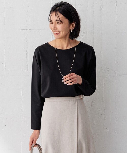 23区 L(ニジュウサンクオオキイサイズ)の「【Oggi4月号掲載/洗える】ミニマルディテールプルオーバー カットソー(Tシャツ/カットソー・レディース・ホワイト系/ベージュ系/ブラック系・46/44)」の2枚目の写真