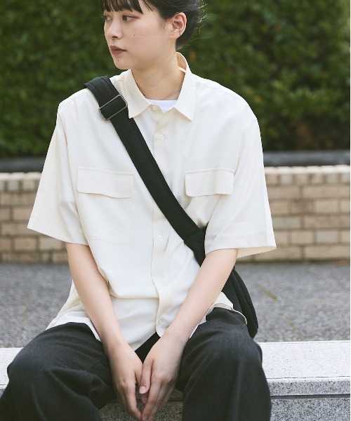 flaner（フラネ）の「Loose assort regular collar shirt / ルーズアソートレギュラーカラーシャツ（シャツ/ブラウス・レディース・ブラック/ブルー/アイボリー・LARGE/MEDIUM）」の2枚目の写真