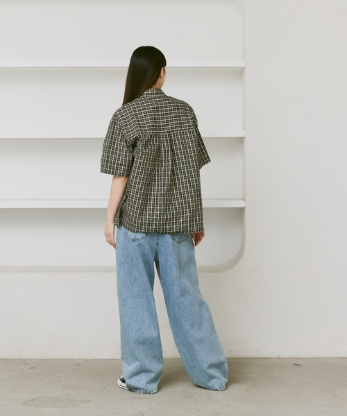 flaner（フラネ）の「Loose assort regular collar shirt / ルーズアソートレギュラーカラーシャツ（シャツ/ブラウス・レディース・ブラック/ブルー/アイボリー・LARGE/MEDIUM）」の18枚目の写真