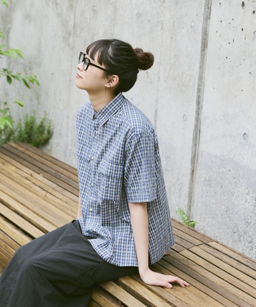 flaner（フラネ）の「Loose assort regular collar shirt / ルーズアソートレギュラーカラーシャツ（シャツ/ブラウス・レディース・ブラック/ブルー/アイボリー・LARGE/MEDIUM）」の9枚目の写真