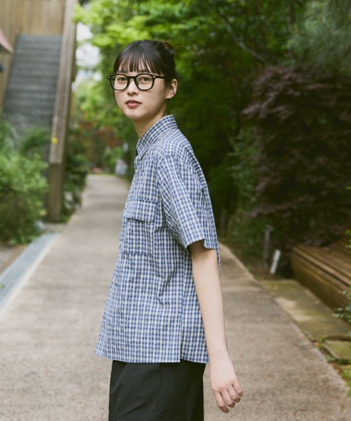 flaner（フラネ）の「Loose assort regular collar shirt / ルーズアソートレギュラーカラーシャツ（シャツ/ブラウス・レディース・ブラック/ブルー/アイボリー・LARGE/MEDIUM）」の10枚目の写真