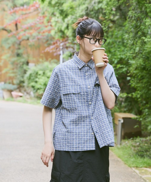 flaner（フラネ）の「Loose assort regular collar shirt / ルーズアソートレギュラーカラーシャツ（シャツ/ブラウス・レディース・ブラック/ブルー/アイボリー・LARGE/MEDIUM）」の15枚目の写真