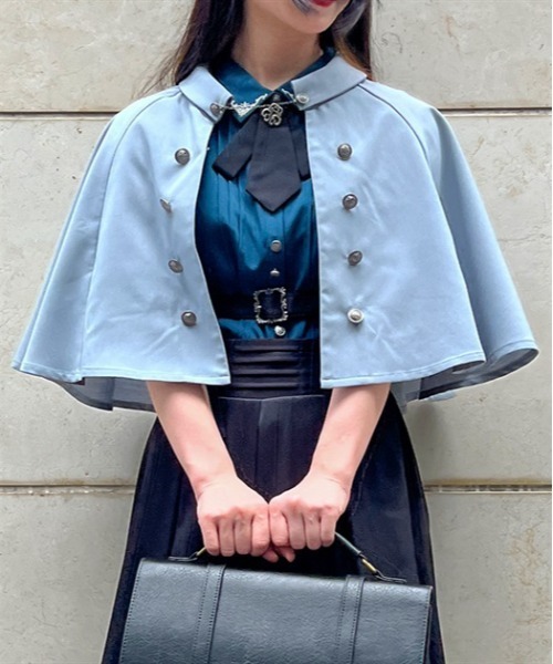 axes femme（アクシーズファム）の「チェーン付きダブル釦ケープ
