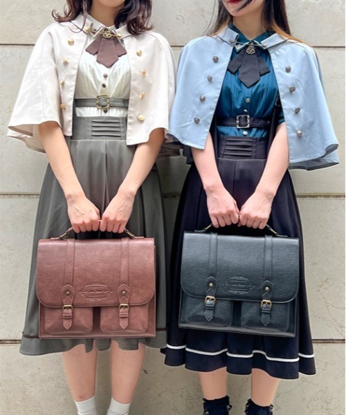 axes femme（アクシーズファム）の「チェーン付きダブル釦ケープ