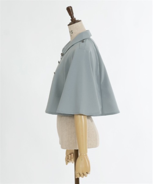 axes femme（アクシーズファム）の「チェーン付きダブル釦ケープ