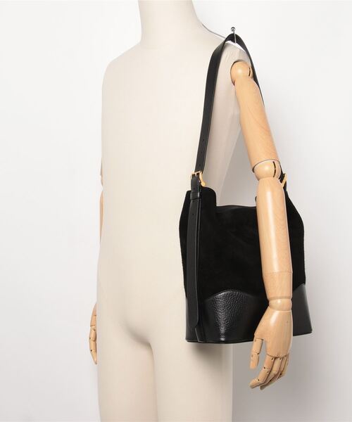 AMI Alexandre Mattiussi（アミアレクサンドルマテュッシ）の「AMI PARIS PANAME PANAME BUCKET BAG アミ パリス パンメパナメ バケット ショルダーバッグ（ショルダーバッグ・レディース・ブラック・FREE）」の2枚目の写真