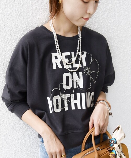 SHIPS(シップス)の「【WEB限定】 バリエーション プリント ドルマン ロングスリーブ TEE(スウェット・レディース・ストーン/オフホワイト/チャコールグレー・ONE SIZE)」の4枚目の写真
