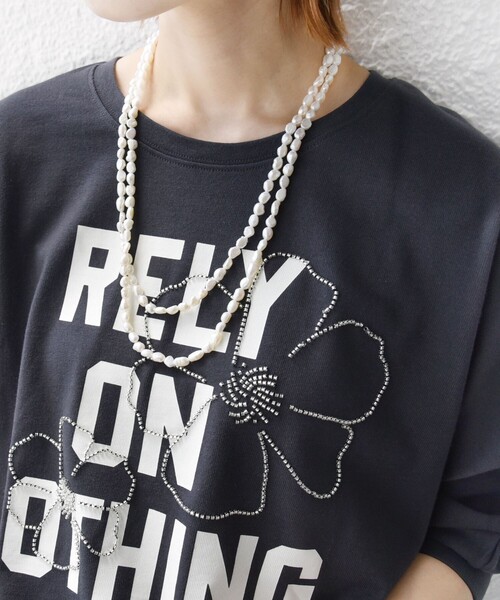 SHIPS(シップス)の「【WEB限定】 バリエーション プリント ドルマン ロングスリーブ TEE(スウェット・レディース・ストーン/オフホワイト/チャコールグレー・ONE SIZE)」の5枚目の写真
